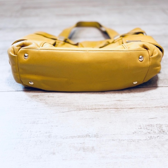 Michael Kors MUSTARD YELLOW Beverly drawstring bag - Picture 4 of 7